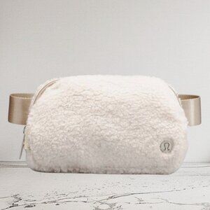 RARE! NEW Lululemon Everywhere FLEECE Belt Bag 1L SILVER Hardware *Sherpa Unisex
